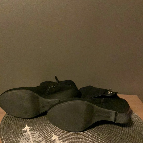Black zip up boots, wedge heel, really cute🖤, Size 6M - Picture 4 of 4